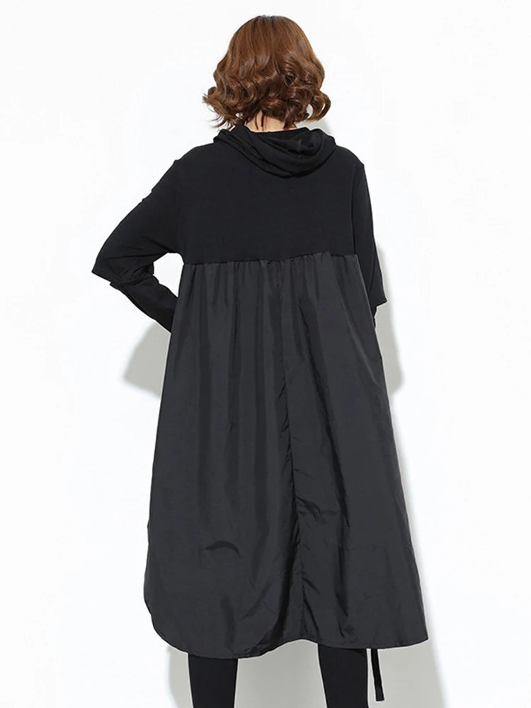 [EAM] Women Black Drawstring Hollow Out Big Size Irregular Dress New Hooded Long Sleeve Fashion Tide Spring Autumn 2024 JD076