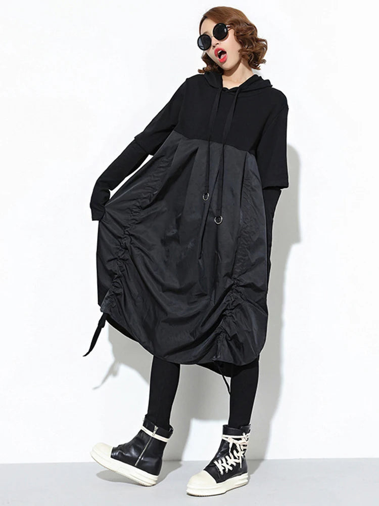 [EAM] Women Black Drawstring Hollow Out Big Size Irregular Dress New Hooded Long Sleeve Fashion Tide Spring Autumn 2024 JD076