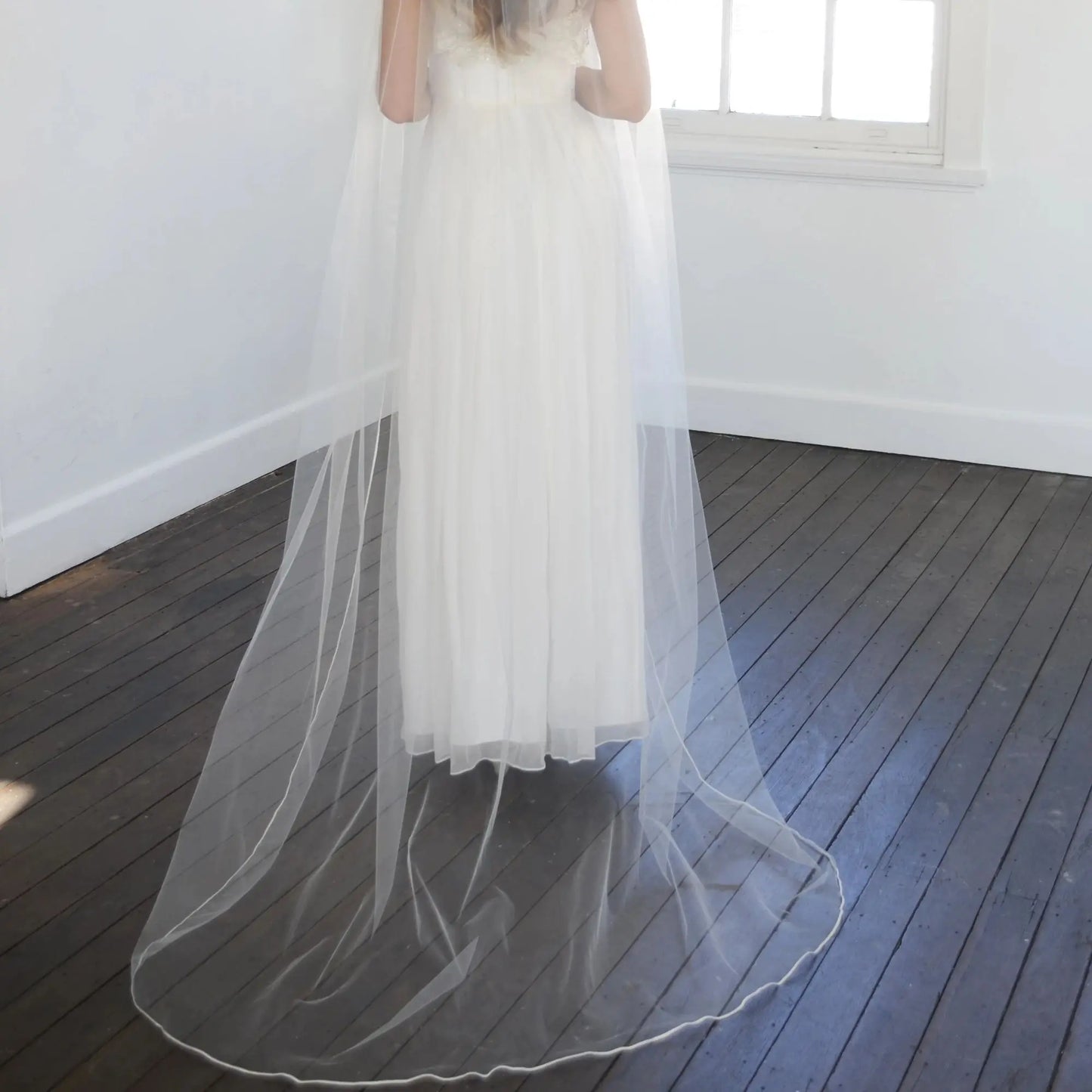 YouLaPan V14 White Ivory Wedding Veil Soft Tulle Veil with Soutache Cord Edging 1 Tier Long Bridal Veil See Through Swiss Silk